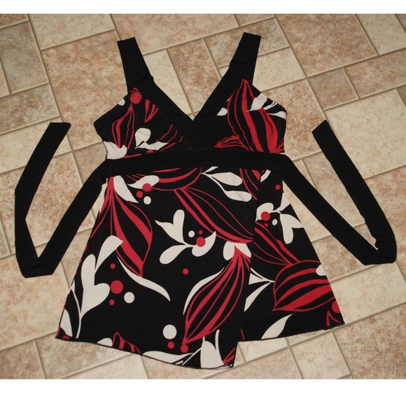 Asymmetrical hem floral top in black, red, cream